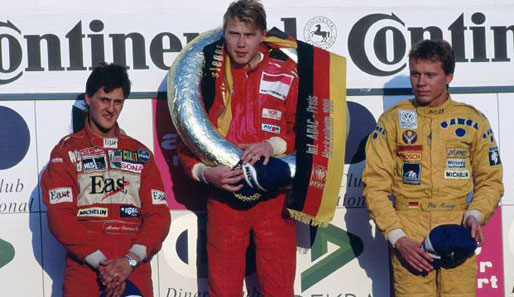 Mika Häkkinen (M.) und Michael Schumacher (l.): Schon 1990 in der Formel 3 ein Paar