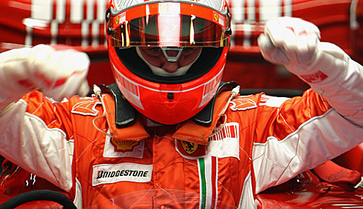 Doch schon nach kurzer Zeit steigt Schumacher ins Cockpit des F2007