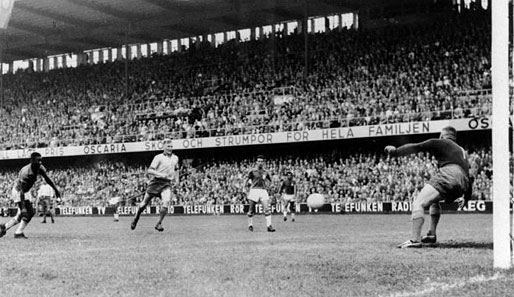 HISTORIE: Fußball von einem anderen Stern: Pele zaubert Brasilien zum WM-Titel 1958 in Schweden