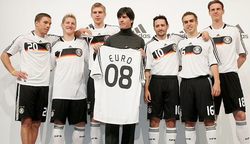 Und so sieht es aus, das Trikot, mit dem die DFB-Jungs 2008 zum vierten Mal Europameister werden wollen
