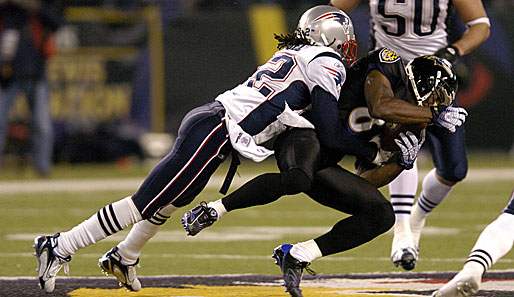 Week 13: Baltimore Ravens - New England Patriots 24:27. Asante Samuel (l.) hatte alles im Griff