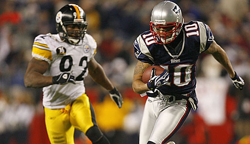 Week 14: New England Patriots - Pittsburgh Steelers 34:13. Jabar Gaffney (r.) bei seiner Lieblingsbeschäftigung