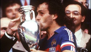 1984 triumphierten die Franzosen um Kapitän Michel Platini vor heimischen Publikum in Parc des Princes zu Paris gegen Spanien mit 2:0