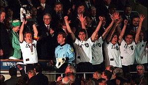 1996 durften Deutschland zum dritten Mal die Arme hochreißen. 2:1 in Wembley gegen die Tschechische Republik