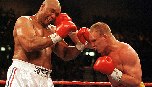 22. April 1995 in Las Vegas: Der krasse Außenseiter Axel Schulz beherrscht den Kampf gegen Oldie George Foreman, verliert aber nach Punkten