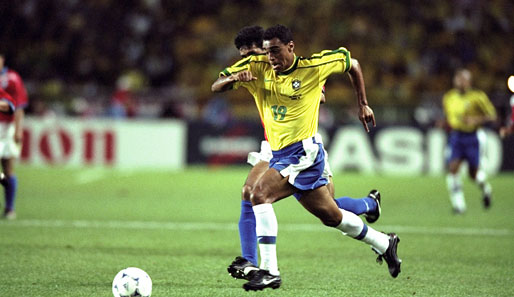 Der Brasilianer Denilson war 1998 der teuerste Spieler der Welt. Inzwischen spielt er nach einem Gastspiel in Saudi-Arabien beim FC Dallas in den USA.