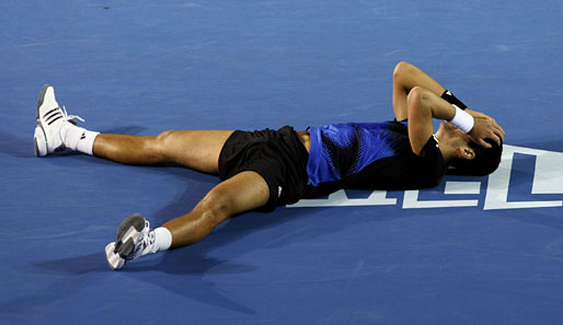 Novak Djokovic kann seinen ersten Grand-Slam-Sieg kaum fassen.
