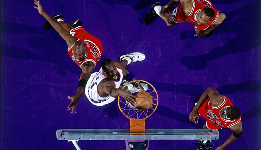 20. Juni 1993, NBA-Finals, Game VI: Mark West stopft, und Michael Jordan kommt zu spät. Das sechste Spiele wurde eine ganz enge Kiste