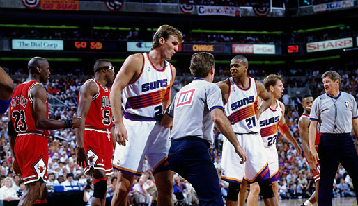 11. Juni 1993, NBA-Finals, Game II: Die Nerven lagen blank. Die Suns mussten unbedingt gewinnen. Doch es sah auch im 2. Match nicht gut aus