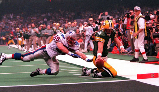 1997 stehen die Green Bay Packers das erste Mal seit Super Bowl II wieder im Endspiel. Brett Favre wirft zwei Touchdowns und erläuft einen weiteren selbst