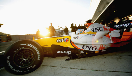 Fernando Alonso saß bereits am Dienstag zum ersten Mal wieder im heiß geliebten Renault