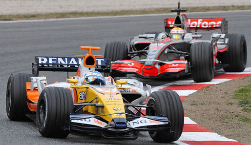 Altes Duell: Alonso (vorne) gegen Hamilton