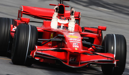 ...denn auch Kimi Räikkönen fährt seinen Sieg ungefährdet nach Hause