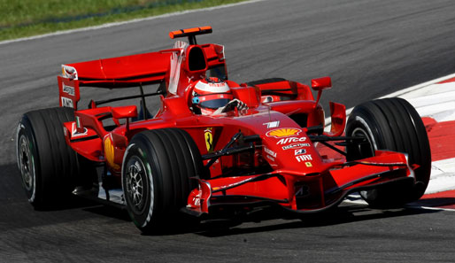 Auch Kimi Räikkönen hat Probleme: Allerdings weniger mit der Hitze. Im ersten Freien Training bleibt er mit leerem Tank stehen