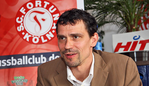 Trainer der Fortuna ist der Ex-Profi Matthias Mink. Er spielte von 1992 bis 1999 156-mal in der 2. Bundesliga für die Fortuna