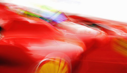 Doch zurück zur Formel 1: Hier zeigt Ferrari der Konkurrenz bereits im ersten Training, wer das Maß der Dinge ist. Von Felipe Massa (Bild) und...