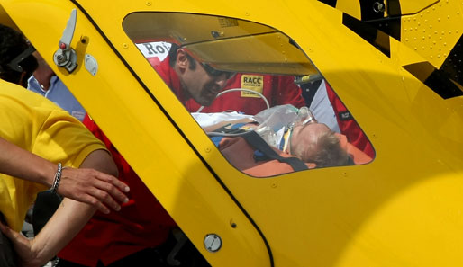 Der Finne wird mit dem Hubschrauber ins Krankenhaus nach Barcelona geflogen. Laut einer FIA-Sprecherin "ohne sichtbare Verletzungen"