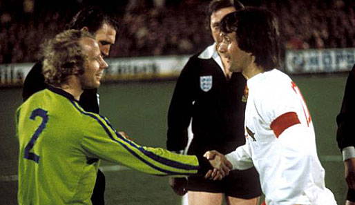 Auch auf internationaler Ebene kreuzten sich die Wege. 1975 ging es um den Einzug ins UEFA-Cup-Finale. Im Hinspiel siegte Gladbach in Köln mit 3:1