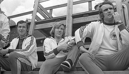 In der Nationalmannschaft spielten Overath (r.) und Netzer (M.) zusammen. Abgesichert wurden sie vom Libero Franz Beckenbauer (l.)