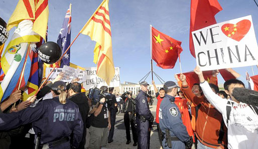 Es gab hitzige Wortgefechte zwischen Tibet-Aktivisten und regierungstreuen Chinesen