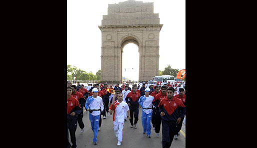 17. April: Die olympische Fackel ist in der indischen Hauptstadt Neu Delhi angekommen.
