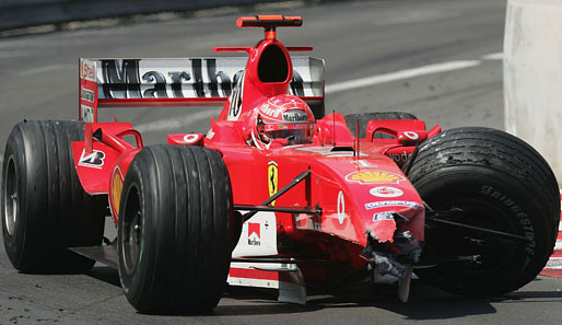 Dann der Schock in der Safety-Car-Phase: Schumi kollidierte im Tunnel mit Montoya und zerstörte seinen Ferrari