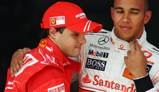 Die vergangenen beiden Rennen konnte Massa dann auch gewinnen - gratuliert Lewis Hamilton dem Ferrari-Piloten hier bereits zum Sieg?