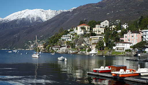 Der 5.500-Einwohner-Kurort liegt im schweizerischen Kanton Tessin, direkt am Nordufer des Lago Maggiore