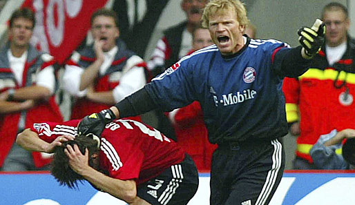 Für den Erfolg ging Kahn bis an die Schmerzgrenze. Hier hat er Leverkusens Thomas Brdaric im "Karnickel-Griff"