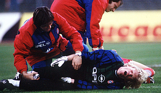 Am 26. Novermber 1994 erlitt Kahn im Spiel gegen Bayer Leverkusen einen Kreuzbandriss