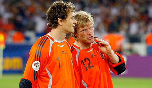 Kahn und Lehmann, zwei ewige Rivalen um den Platz als Nummer 1 im deutschen Tor. Bei der WM 2006 ausnahmsweise mal friedlich vereint