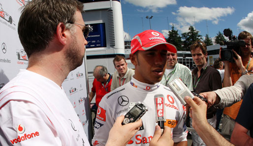 Auch sein Teamkollege Lewis Hamilton steht wieder im Fokus der Medien