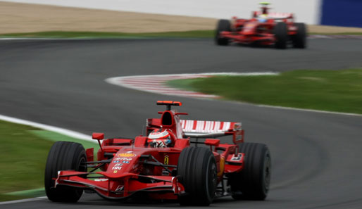 Kimi Räikkönen und Felipe Massa führen den GP souverän an