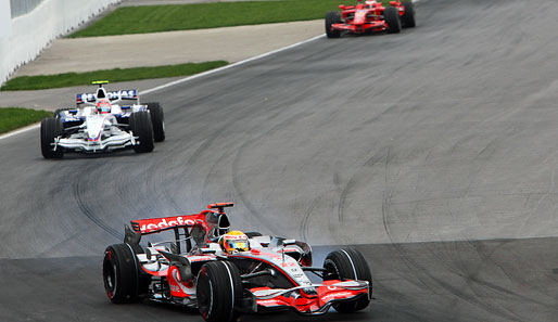 ...und führt das Feld souverän an. Dahinter folgen Robert Kubica im BMW und Kimi Räikkönen im Ferrari