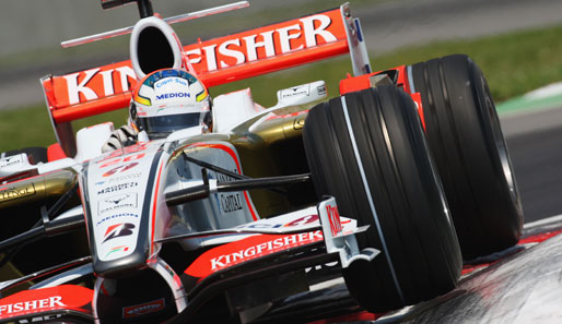 Doch dann sorgt Adrian Sutil mit einem Getriebeschaden an seinem Force India für eine folgenschwere Safety-Car-Phase