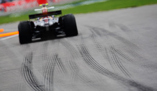Auch Sebastian Vettel überrascht: Im Toro Rosso kommt er am Ende auf Rang neun