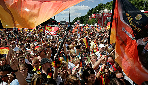 "Danke Fans!" - die deutsche Nationalmannschaft bedankt sich bei ihren Fans für die tolle Unterstützung während der EM