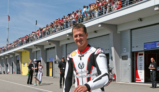 Ein zuversichtlicher Michael Schumacher vor dem Rennen auf dem Sachsenring