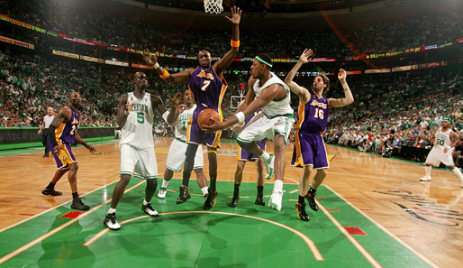 Boston ging mit einer 3-2-Führung in der Serie ins 6. Spiel in eigener Halle und zerlegte die Lakers mit 131:92. Paul Pierce wurde Finals-MVP