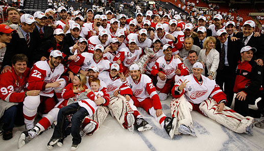 So sehen Sieger aus: Zum elften Mal in der Vereinsgeschichte konnten die Detroit Red Wings den Stanley Cup gewinnen