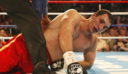 10. April 2004: Es folgt der nächste Schock! Niederlage gegen Lamon Brewster durch TKO in der 5. Runde im Kampf um den vakanten WM-Titel