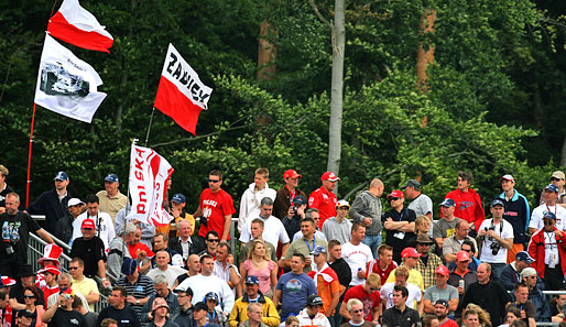 Doch nicht nur Michael Schumacher hat noch immer viele Fans in Hockenheim. Auch Robert Kubica wird auf den Tribünen gefeiert