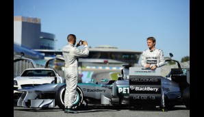 Als Nachfolger für Michael Schumacher kam Lewis Hamilton als Teamkollege zu Mercedes