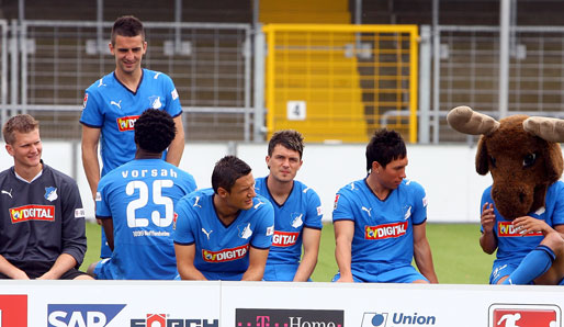 Immer für einen Spaß zu haben - die Kicker der TSG 1899 Hoffenheim in ihren blauen Shirts