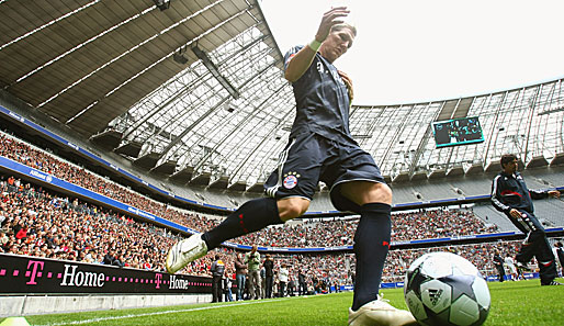 Dann sollte endlich auch der Ball beim Showtraining rollen. 10.000 Fans hatten in der Allianz Arena Platz genommen
