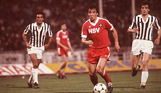 Sein größter Triumph als Spieler: Magath schießt das goldene Tor gegen Juventus Turin und sichert dem HSV den Europapokal der Landesmeister 1983.