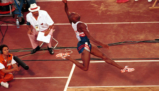 1991 WM in Tokio: Was für ein Weitsprung-Wettkampf! Lewis springt 8,91 Meter, verliert aber gegen die 8,95 von Mike Powell, unfassbar!