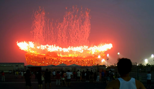 Keine Angst, das Olympiastadion steht nicht in Flammen. Hier wird die Eröffnungsfeier geprobt