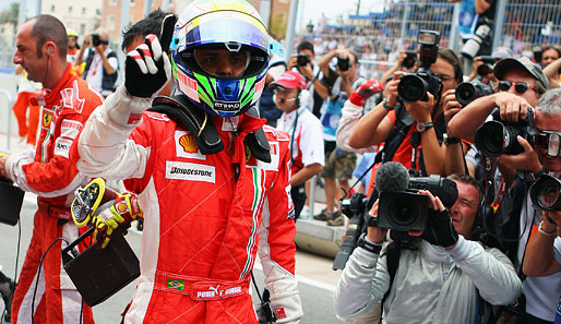 Jubel bei Felipe Massa: Der Ferrari-Pilot sichert sich die Pole-Position