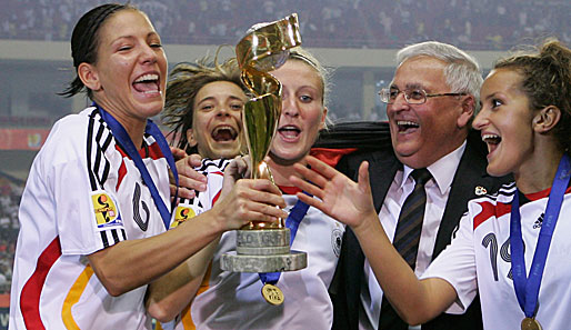 Der bislang größte Erfolg ihrer Karriere: Der WM-Sieg 2007 in China. Ungeschlagen und ohne Gegentor holten die Mädels den Titel